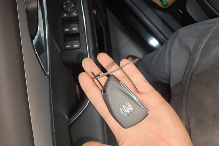 Used Buick Envision 2025 Encore Plus 28T Two-Wheel-Drive Platinum Edition Vehicle Key