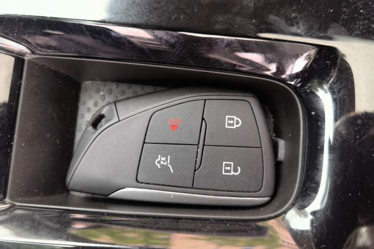 Used Buick Envision 2025 Encore Plus 28T All-Wheel-Drive Platinum Edition Vehicle Key