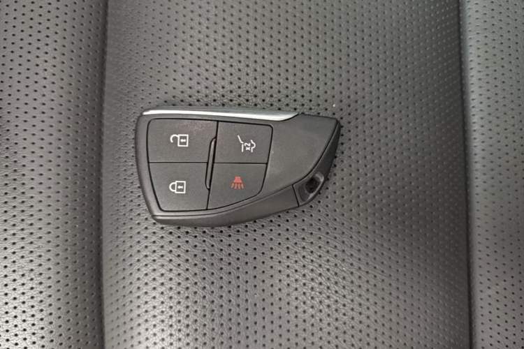 Used Buick Envision 2025 Encore Plus Four-Wheel Drive Avenir Vehicle Key
