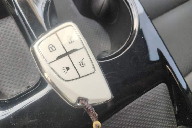 Used Buick Envision 2025 Encore Plus 28T All-Wheel-Drive Platinum Edition Vehicle Key