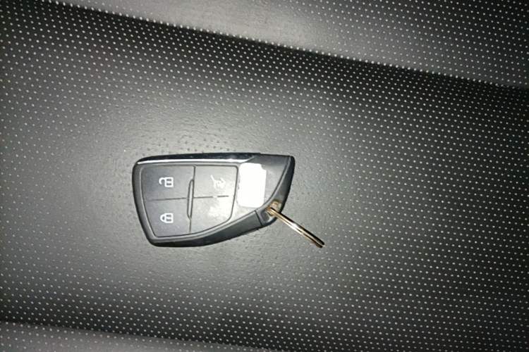 Used Buick Envision 2025 25T Entry-Grade Platinum Edition Vehicle Key