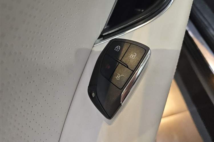 Used Buick Envision 2025 Encore Plus Four-Wheel Drive Avenir Vehicle Key