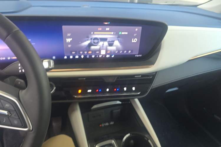 Used Buick Envision 2025 Encore Plus Four-Wheel Drive Avenir Audio And AC Panel