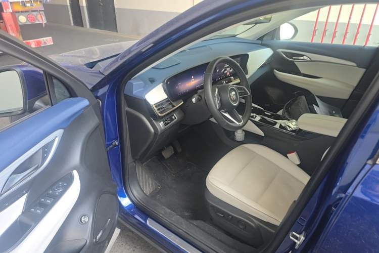 Used Buick Envision 2025 Encore Plus Four-Wheel Drive Avenir Driver Seat