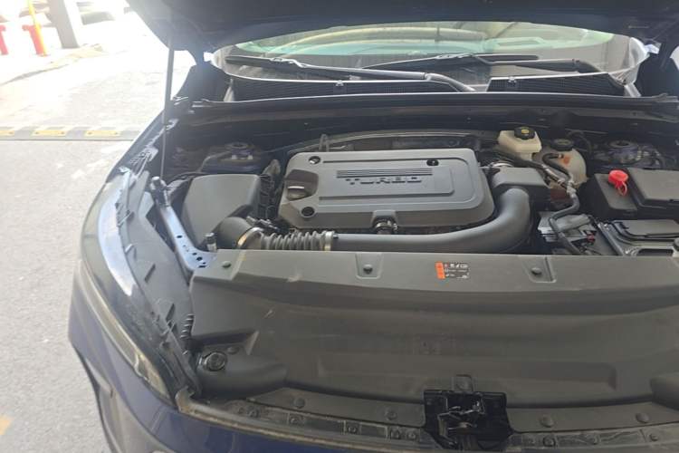 Used Buick Envision 2025 Encore Plus Four-Wheel Drive Avenir Engine Bay Right