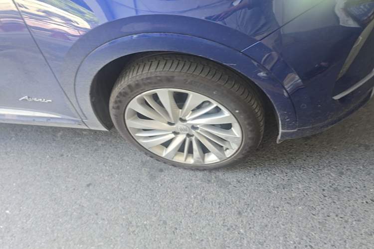 Used Buick Envision 2025 Encore Plus Four-Wheel Drive Avenir Right Front Wheel Hub