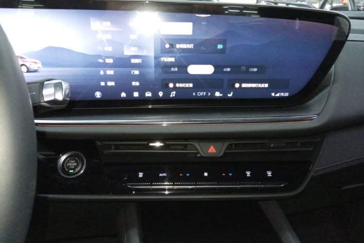 Used Buick Envision 2025 25T Entry-Grade Platinum Edition Audio And AC Panel