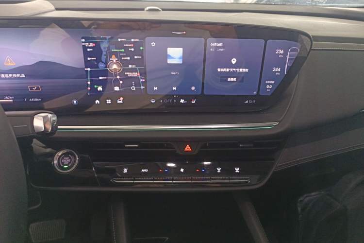 Used Buick Envision 2025 25T Entry-Grade Platinum Edition Audio And AC Panel