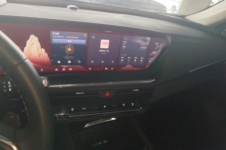 Used Buick Envision 2025 25T Entry-Grade Platinum Edition Audio And AC Panel