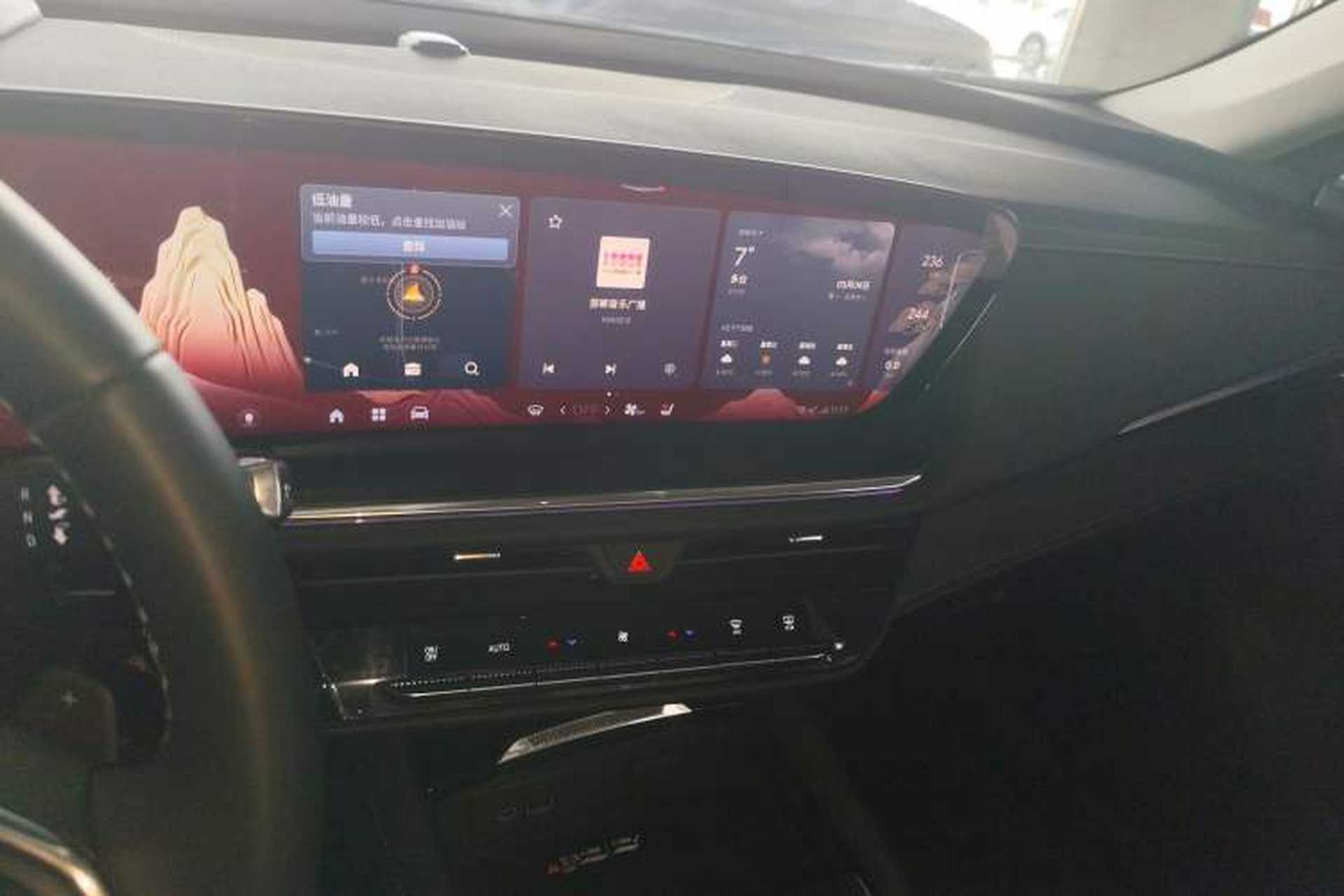 Used Buick Envision 2025 25T Entry-Grade Platinum Edition Audio And AC Panel