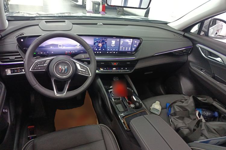 Used Buick Envision 2025 Encore Plus 28T Two-Wheel-Drive Platinum Edition Center Console