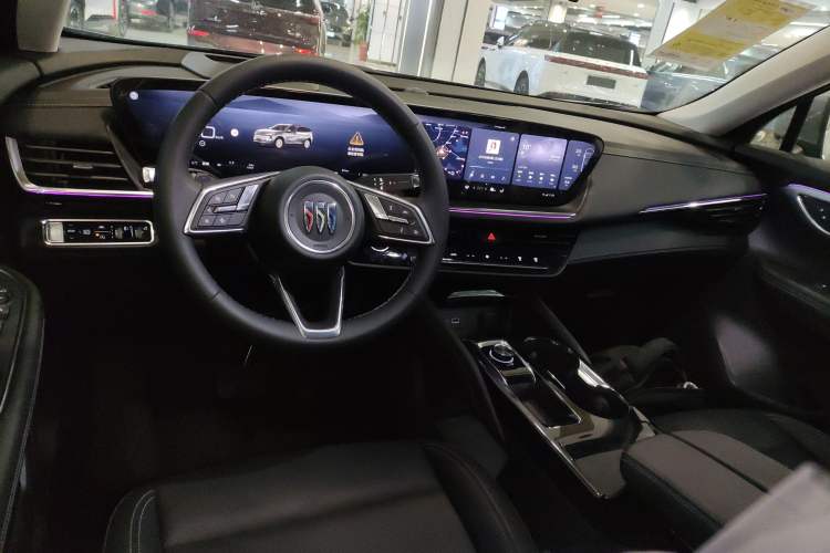Used Buick Envision 2025 25T Entry-Grade Platinum Edition Center Console