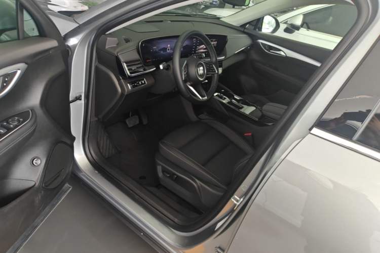 Used Buick Envision 2025 25T Entry-Grade Platinum Edition Driver Seat