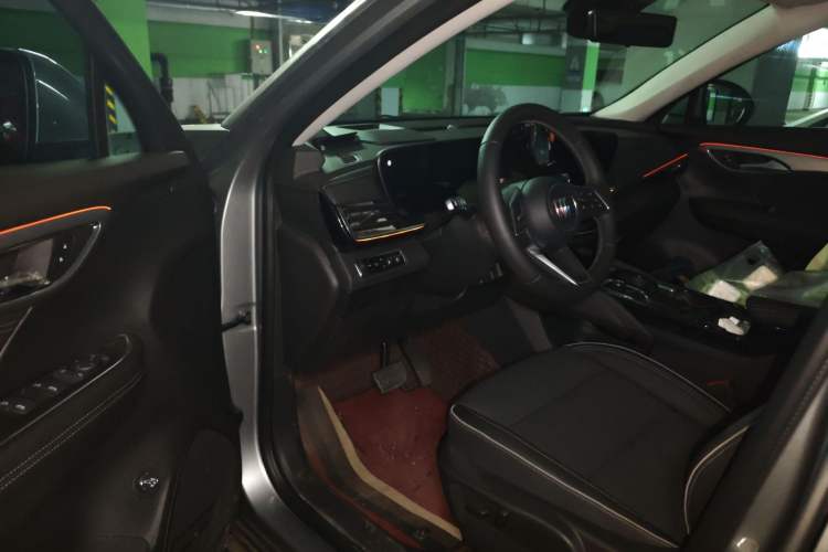 Used Buick Envision 2025 Encore Plus 28T All-Wheel-Drive Platinum Edition Driver Seat