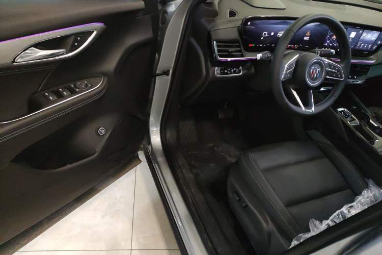 Used Buick Envision 2025 25T Entry-Grade Platinum Edition Driver Seat