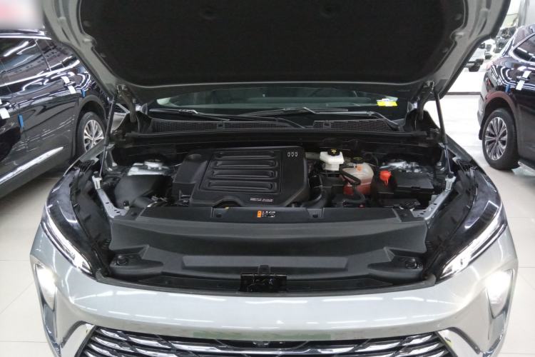 Used Buick Envision 2025 25T Entry-Grade Platinum Edition Engine Bay