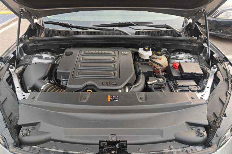 Used Buick Envision 2025 25T Entry-Grade Platinum Edition Engine Bay