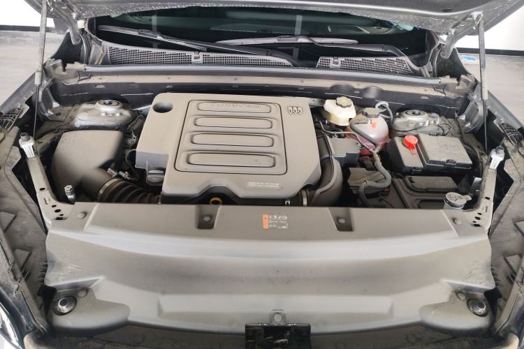 Used Buick Envision 2025 25T Entry-Grade Platinum Edition Engine Bay