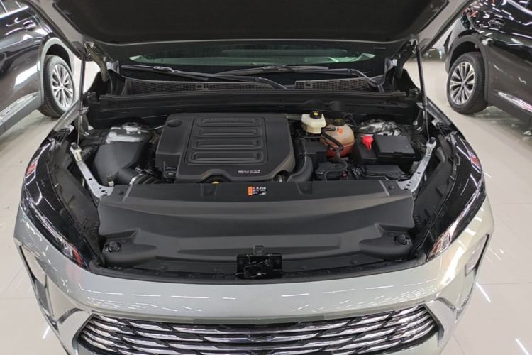 Used Buick Envision 2025 25T Entry-Grade Platinum Edition Engine Bay