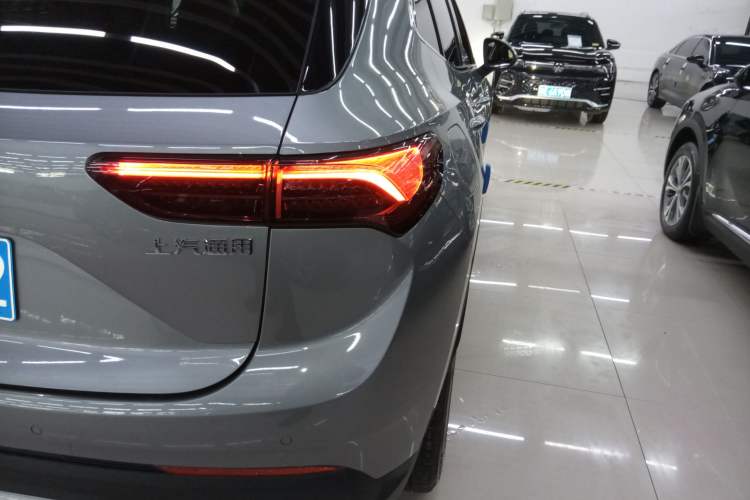 Used Buick Envision 2025 25T Entry-Grade Platinum Edition Exterior 3