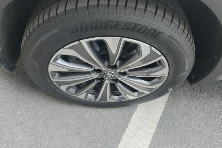 Used Buick Envision 2025 25T Entry-Grade Platinum Edition Exterior 4
