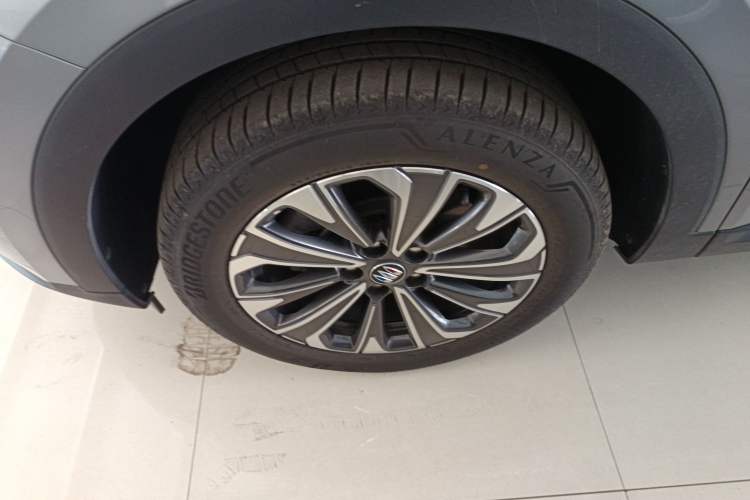 Used Buick Envision 2025 25T Entry-Grade Platinum Edition Exterior 4