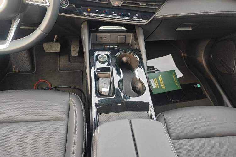 Used Buick Envision 2025 25T Entry-Grade Platinum Edition Gear Lever