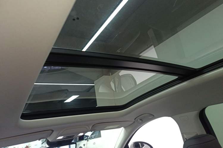 Used Buick Envision 2025 Encore Plus 28T Two-Wheel-Drive Platinum Edition Headliner