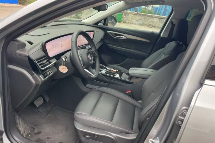 Used Buick Envision 2025 25T Entry-Grade Platinum Edition Interior 2