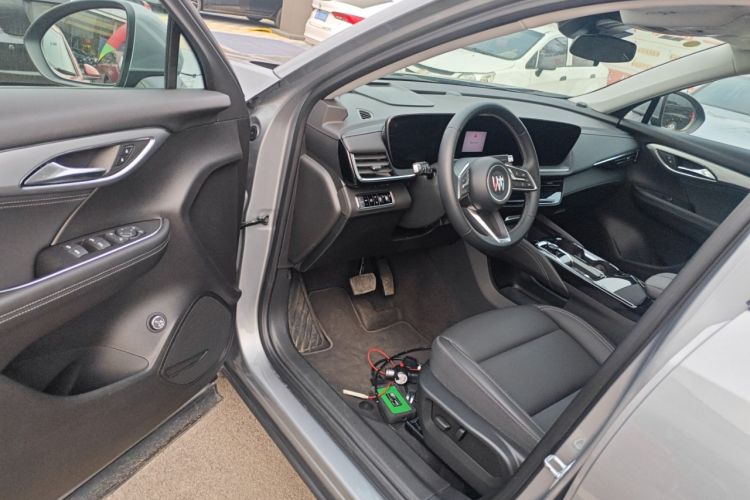 Used Buick Envision 2025 25T Entry-Grade Platinum Edition Interior 3