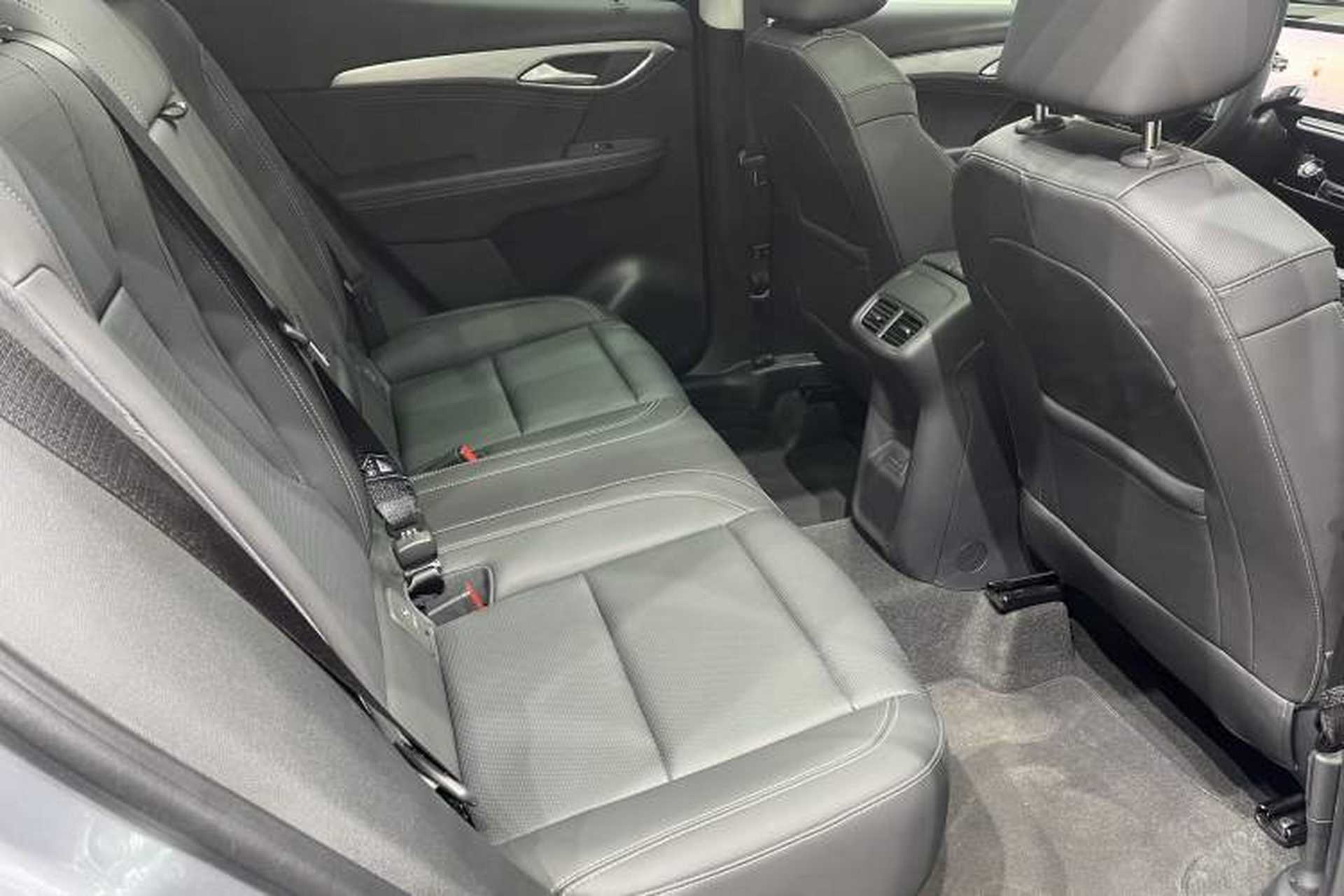 Used Buick Envision 2025 25T Entry-Grade Platinum Edition Interior 4