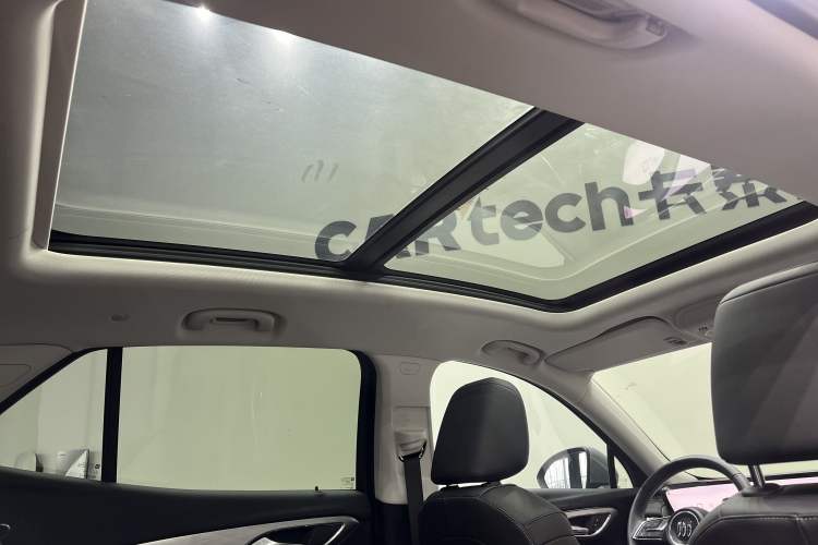Used Buick Envision 2025 25T Entry-Grade Platinum Edition Interior 8