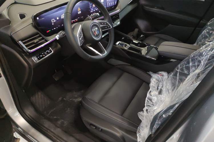 Used Buick Envision 2025 25T Entry-Grade Platinum Edition Left Front Seat