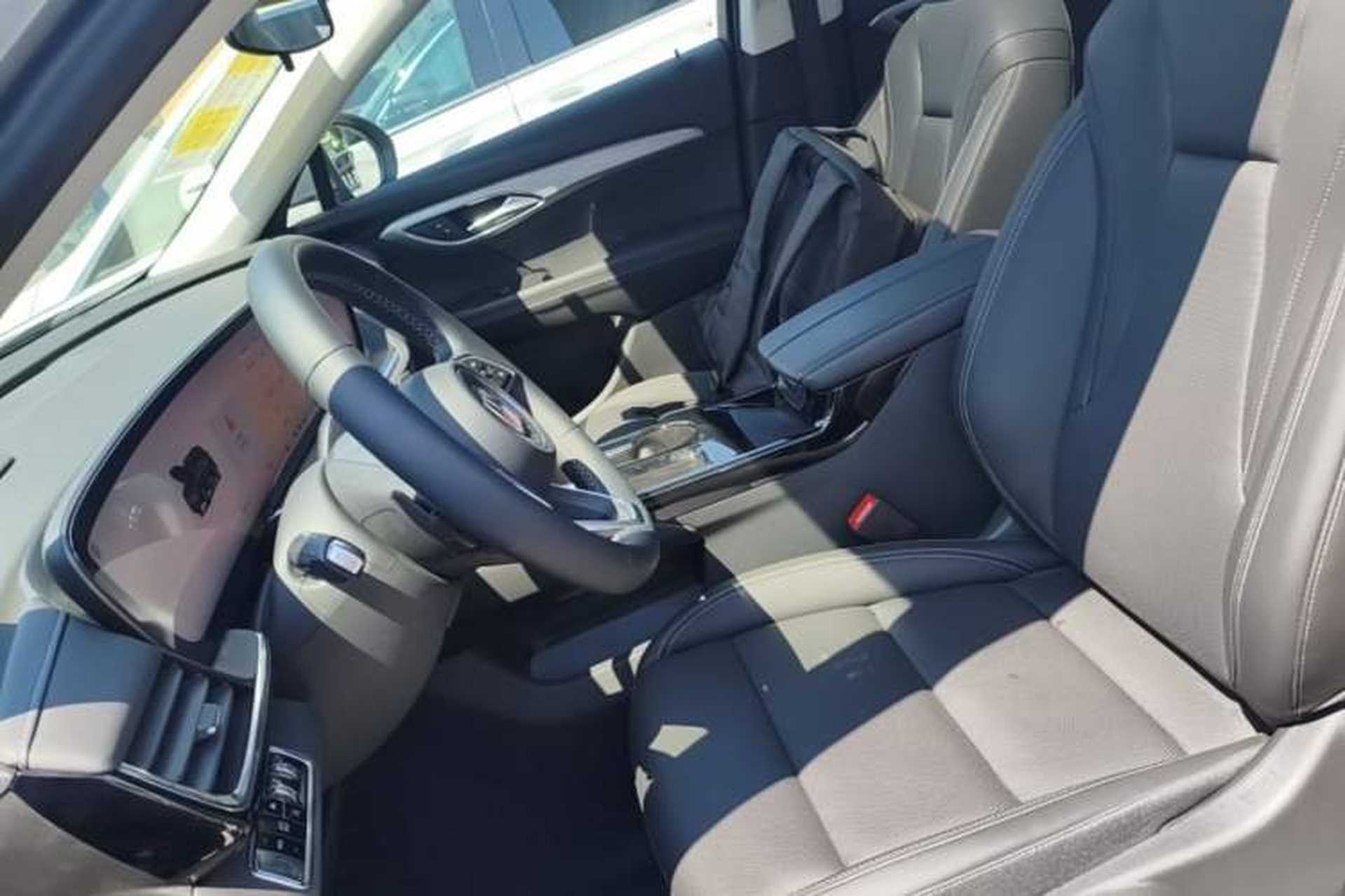 Used Buick Envision 2025 25T Entry-Grade Platinum Edition Left Front Seat