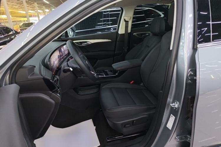 Used Buick Envision 2025 25T Entry-Grade Platinum Edition Left Front Seat