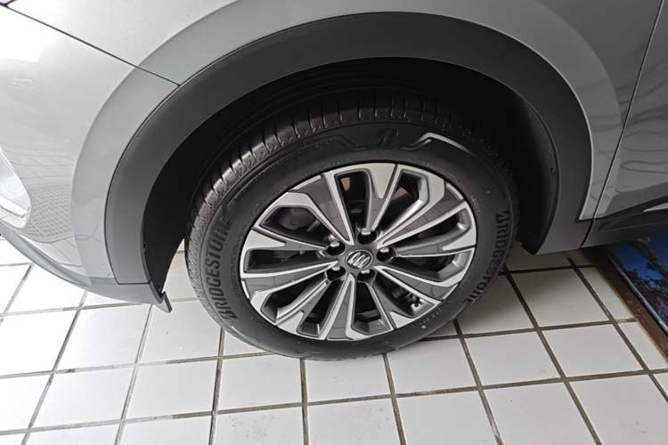 Used Buick Envision 2025 25T Entry-Grade Platinum Edition Left Front Wheel Hub