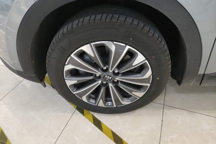 Used Buick Envision 2025 25T Entry-Grade Platinum Edition Left Front Wheel Hub