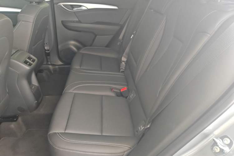 Used Buick Envision 2025 25T Entry-Grade Platinum Edition Left Rear Seat