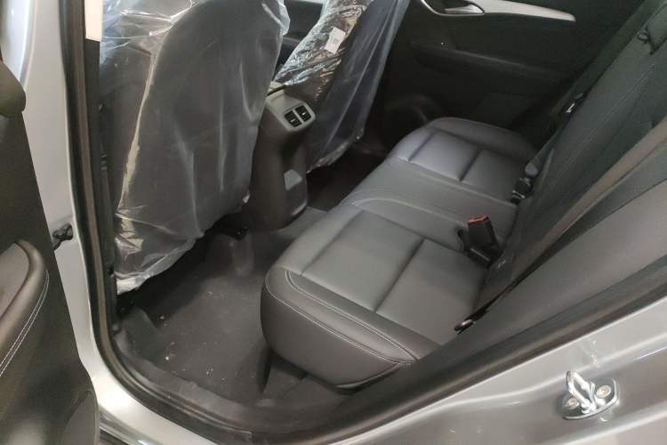 Used Buick Envision 2025 25T Entry-Grade Platinum Edition Left Rear Seat