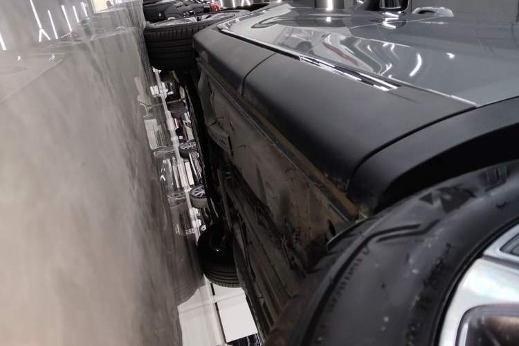 Used Buick Envision 2025 25T Entry-Grade Platinum Edition Left Side Sill