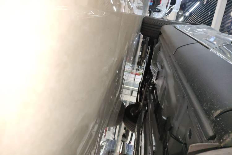 Used Buick Envision 2025 25T Entry-Grade Platinum Edition Left Side Sill