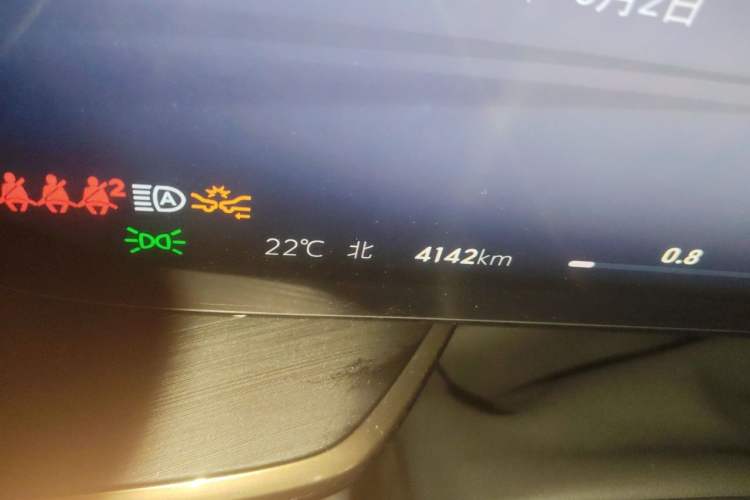 Used Buick Envision 2025 Encore Plus Four-Wheel Drive Avenir Odometer Close Up