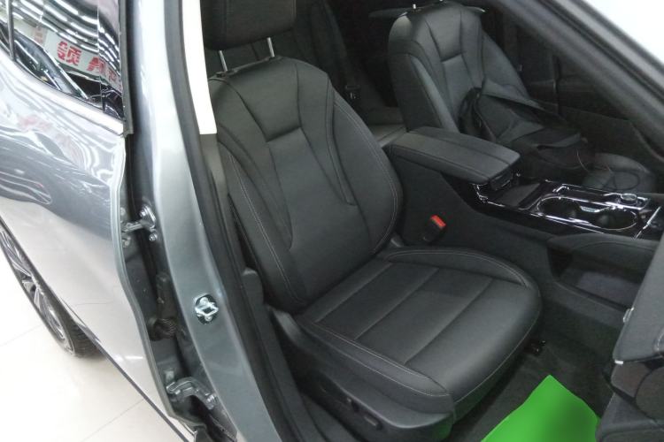 Used Buick Envision 2025 25T Entry-Grade Platinum Edition Right Front Seat