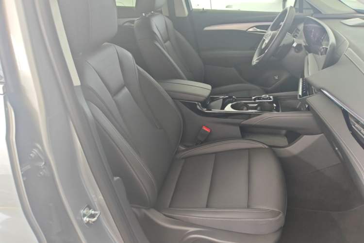 Used Buick Envision 2025 25T Entry-Grade Platinum Edition Right Front Seat