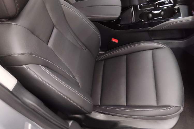 Used Buick Envision 2025 25T Entry-Grade Platinum Edition Right Front Seat