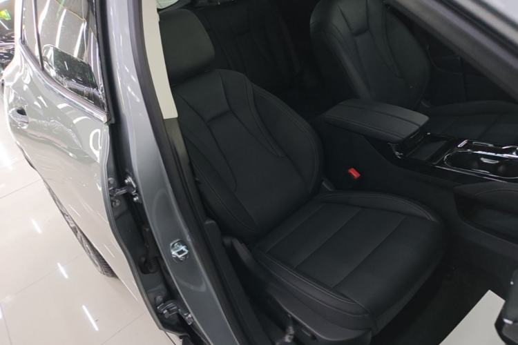 Used Buick Envision 2025 25T Entry-Grade Platinum Edition Right Front Seat