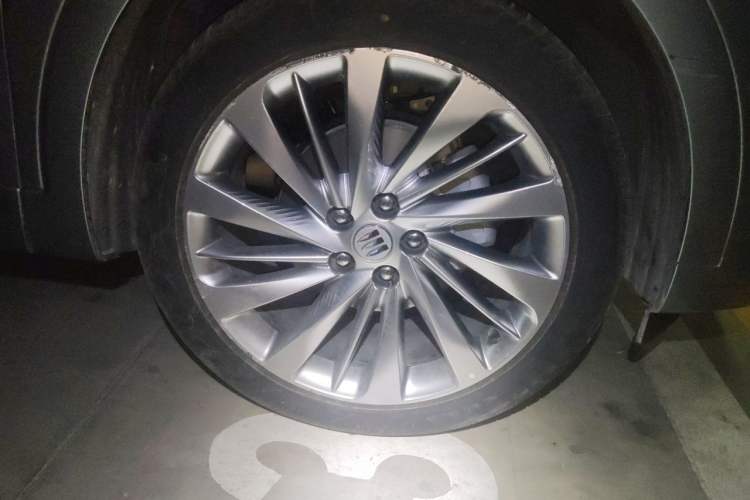 Used Buick Envision 2025 Encore Plus Four-Wheel Drive Avenir Right Front Wheel Hub