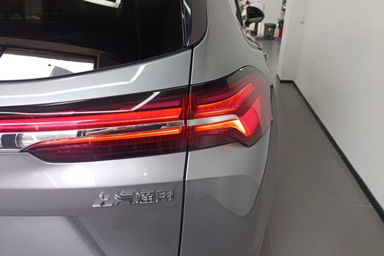 Used Buick Envision 2025 Encore Plus 28T Two-Wheel-Drive Platinum Edition Right Rear Taillight