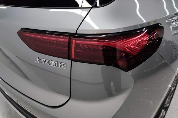 Used Buick Envision 2025 25T Entry-Grade Platinum Edition Right Rear Taillight