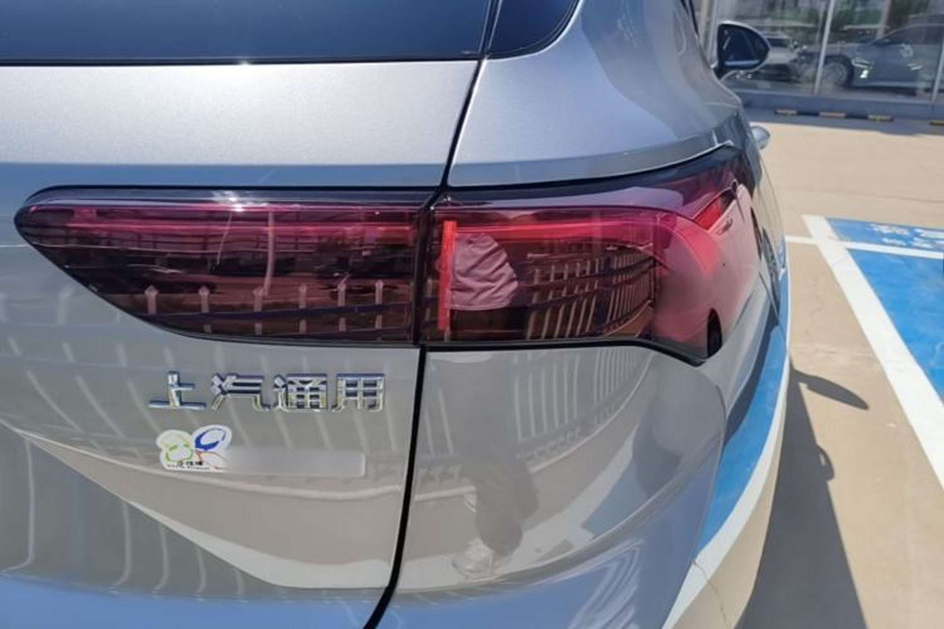 Used Buick Envision 2025 25T Entry-Grade Platinum Edition Right Rear Taillight